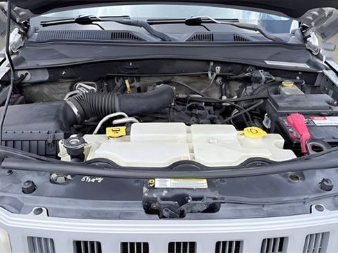 Used 2010 Jeep Liberty Sport RWD image 3