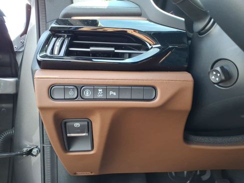 Certified 2025 Acura MDX SH-AWD w/ Technology Package image 30