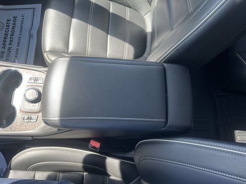 Used 2021 GMC Acadia Denali w/ Denali Ultimate Package AWD/4WD image 21