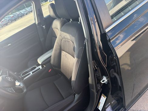 Used 2024 Nissan Altima 2.5 SV FWD image 10