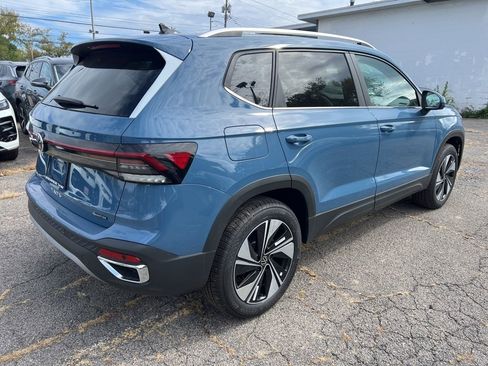 New 2025 Volkswagen Taos SE image 6