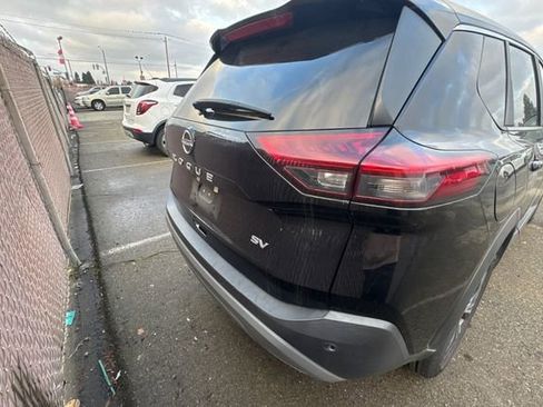Used 2023 Nissan Rogue SV image 5