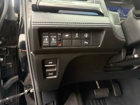 Used 2024 Honda Odyssey Elite image 16