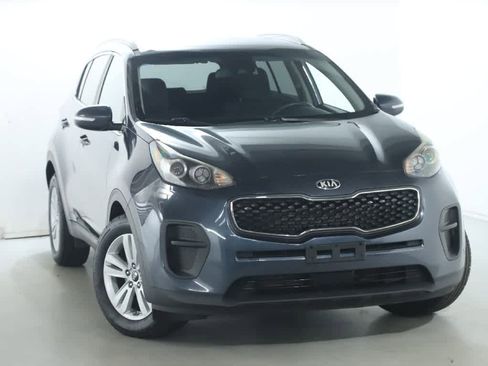 Used 2018 Kia Sportage LX w/ LX Technology Package FWD image 2