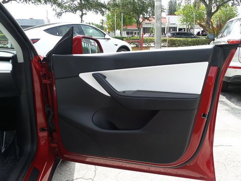 Used 2021 Tesla Model Y Long Range AWD/4WD image 23