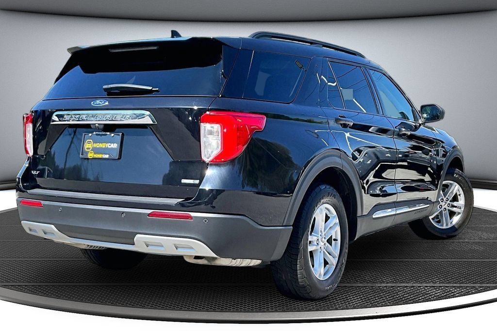 Used 2020 Ford Explorer XLT w/ Equipment Group 202A AWD/4WD image 6