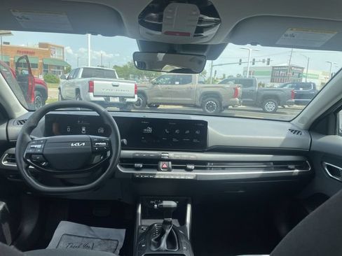 Used 2025 Kia K4 FWD image 38