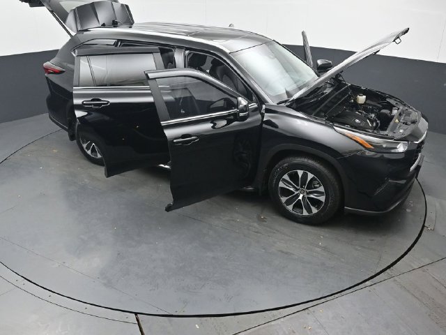 Used 2025 Toyota Highlander XLE AWD/4WD image 53