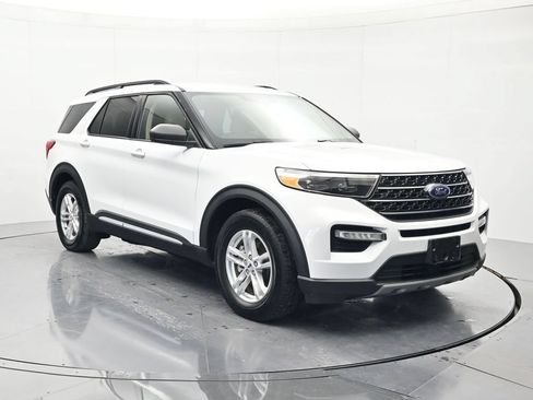 Used 2020 Ford Explorer XLT w/ Equipment Group 202A RWD image 3