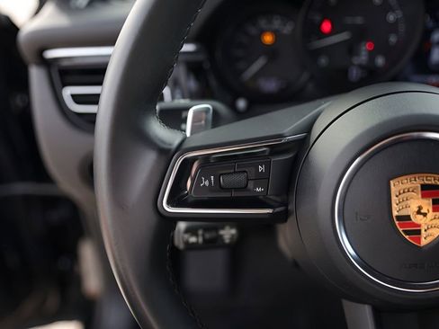 Used 2025 Porsche Macan image 14