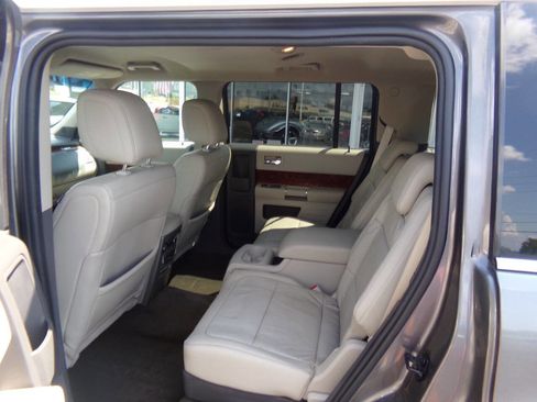 Used 2010 Ford Flex Limited FWD image 14