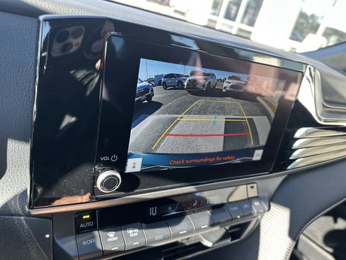 Used 2025 Toyota Camry SE image 18