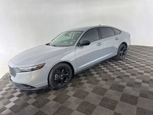 Certified 2025 Honda Accord SE image 4