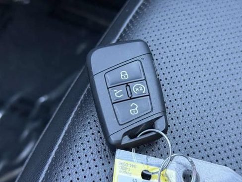 Used 2022 Volkswagen Tiguan SEL R-Line AWD/4WD image 36