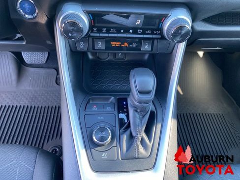 Used 2022 Toyota RAV4 XLE w/ XLE Grade Weather Package AWD/4WD image 40