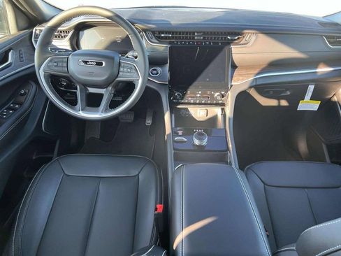 New 2025 Jeep Grand Cherokee L Limited image 4