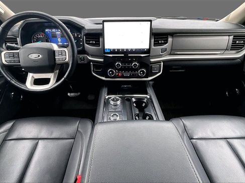 Used 2022 Ford Expedition XLT image 9