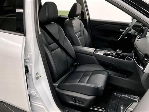 Used 2024 Nissan Rogue SL w/ SL Premium Package image 7