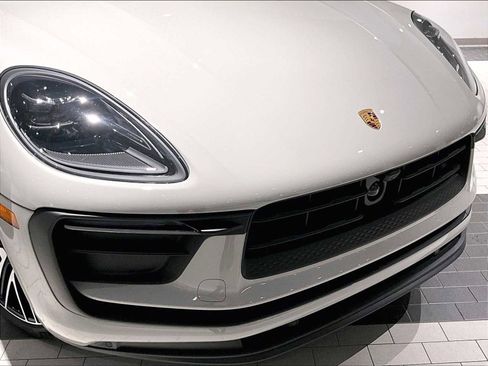 New 2026 Porsche Macan image 30