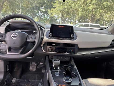 Used 2025 Nissan Rogue SV AWD/4WD image 34