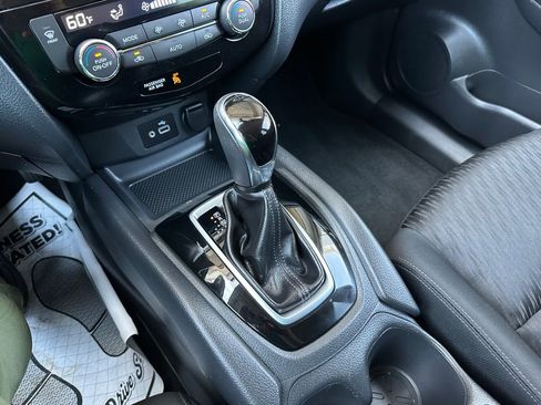 Used 2018 Nissan Rogue SV w/ Premium Package AWD/4WD image 9