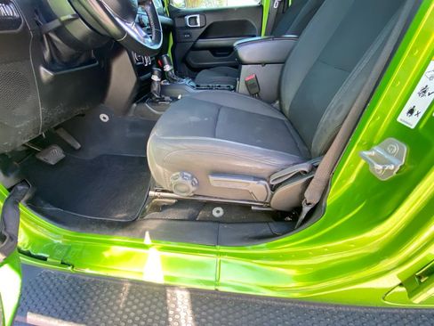 Used 2020 Jeep Wrangler Unlimited Sahara image 34