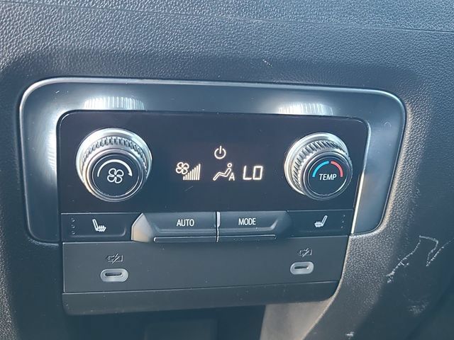 Used 2023 GMC Yukon Denali AWD/4WD image 17