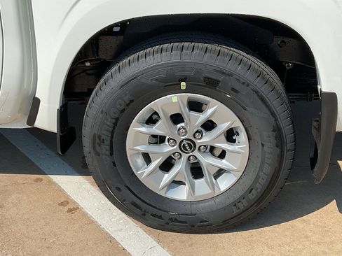 New 2026 Nissan Frontier S image 8