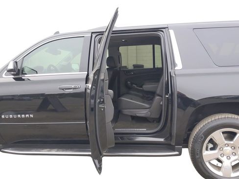 Used 2017 Chevrolet Suburban Premier image 30
