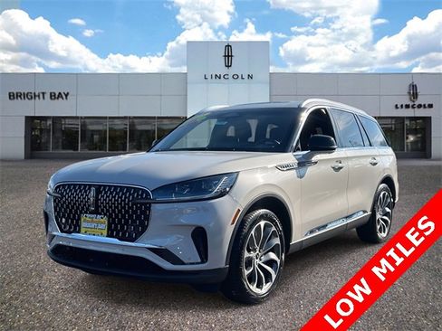 Used 2025 Lincoln Aviator Reserve w/ Illumination Package image 2