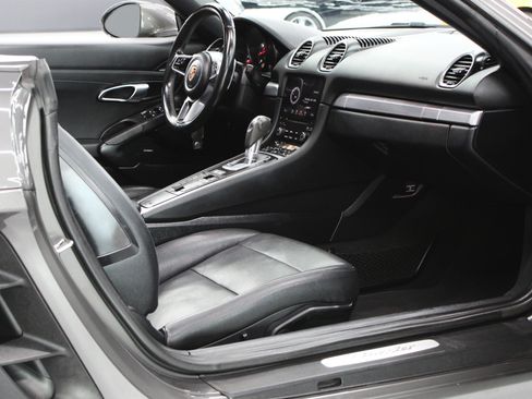 Used 2021 Porsche 718 Boxster w/ Premium Package RWD image 27
