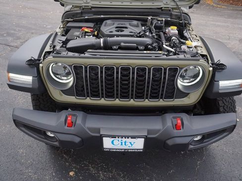 Used 2025 Jeep Wrangler Unlimited Rubicon image 31