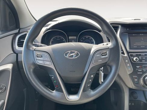 Used 2017 Hyundai Santa Fe SE image 7