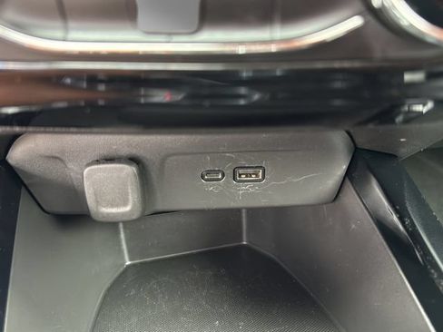 Used 2025 Chevrolet Trax LT FWD image 25