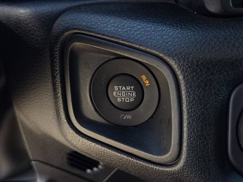 Used 2025 Jeep Gladiator Sport AWD/4WD image 18