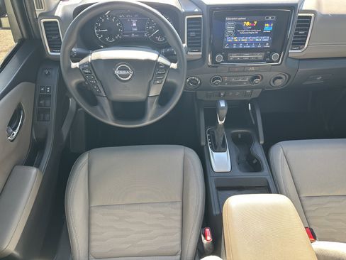 Used 2022 Nissan Frontier SV w/ Technology Package image 23