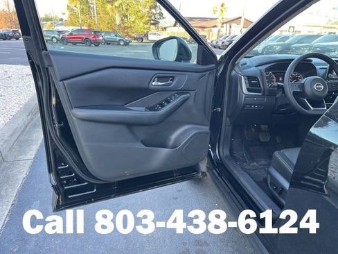 Used 2024 Nissan Rogue SV image 4