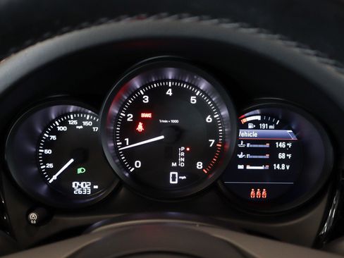 Certified 2022 Porsche Macan AWD/4WD image 14