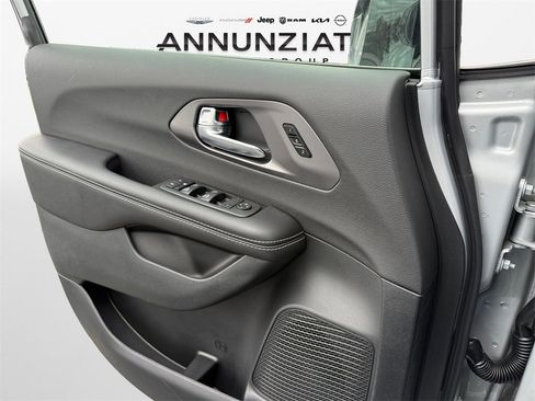 New 2026 Chrysler Pacifica Select image 28