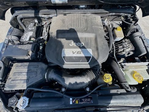 Used 2018 Jeep Wrangler Unlimited Sport AWD/4WD image 29