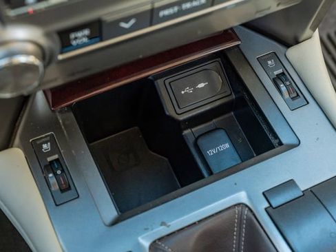 Used 2017 Lexus GX 460 Premium image 31