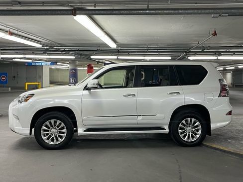 Used 2014 Lexus GX 460 w/ Premium Package AWD/4WD image 36