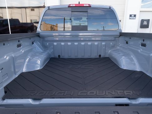 Used 2025 Nissan Frontier PRO-4X image 14