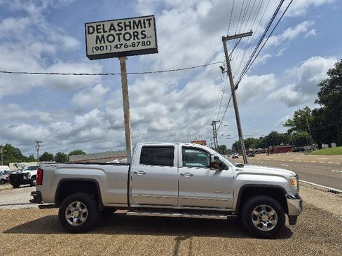 Used 2015 GMC Sierra 2500 SLT w/ Suspension Package, Off-Road AWD/4WD image 2