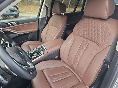 Certified 2024 BMW X7 xDrive40i w/ Premium Package image 15