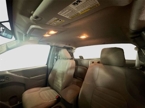 Used 2021 Nissan Frontier S image 12