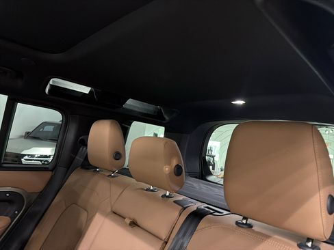 Used 2025 Land Rover Defender 110 S image 29