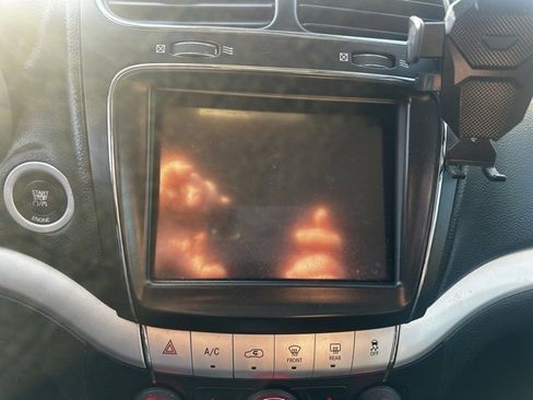 Used 2014 Dodge Journey SXT w/ Flexible Seating Group image 14