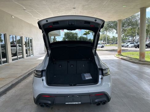 Used 2023 Porsche Macan Turbo AWD/4WD image 35
