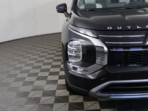 New 2025 Mitsubishi Outlander SE image 16